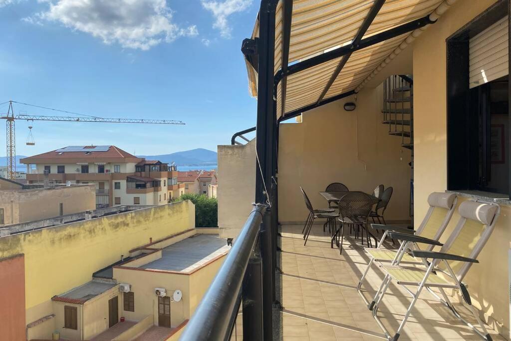 Attico Luminoso Ed Accogliente In Zona Centrale Apartman Alghero Kültér fotó
