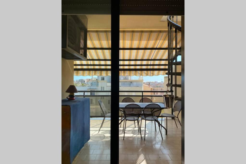 Attico Luminoso Ed Accogliente In Zona Centrale Apartman Alghero Kültér fotó